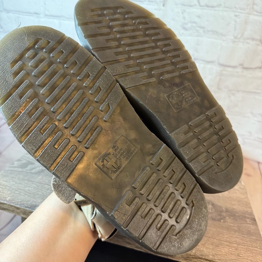 Dr. Martens Pisa Leather Cream and Black Chunky Sandals - Picture 5 of 7